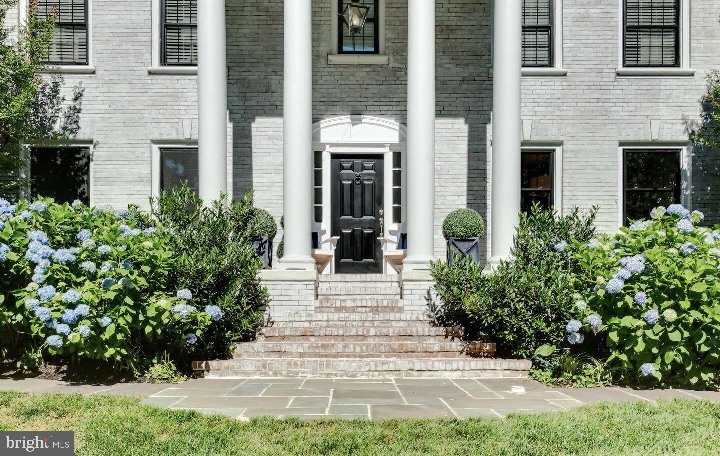 710 LIVE OAK DRIVE