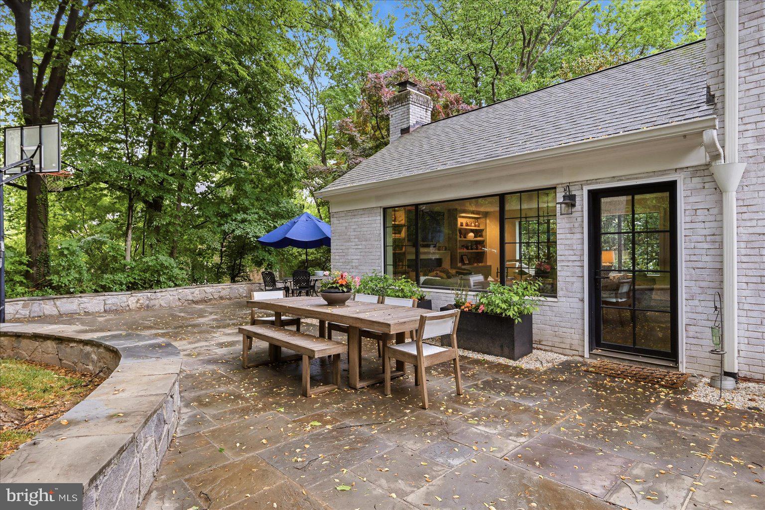 EAGLE ROCK - Residential