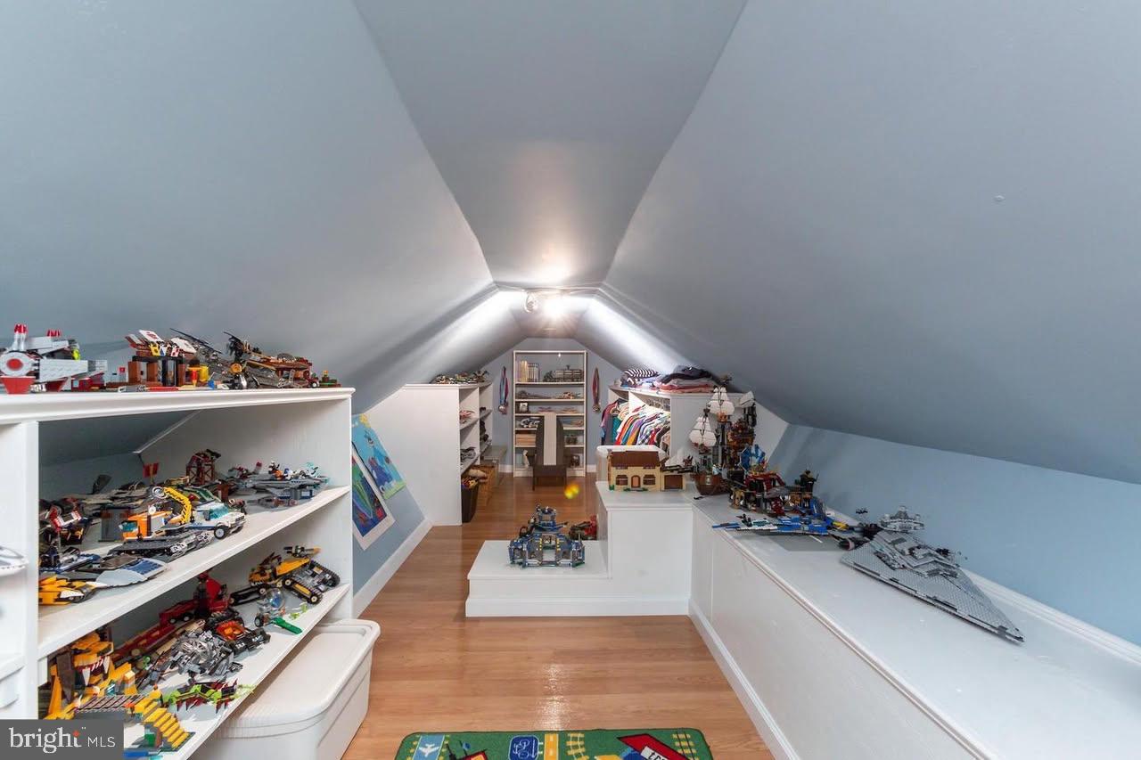 EAGLE ROCK - Residential
