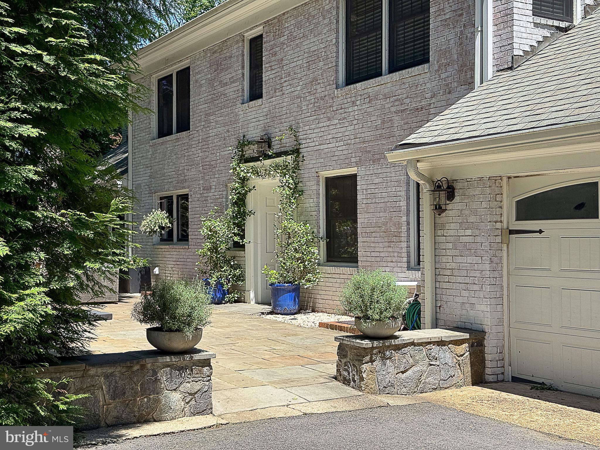 EAGLE ROCK - Residential