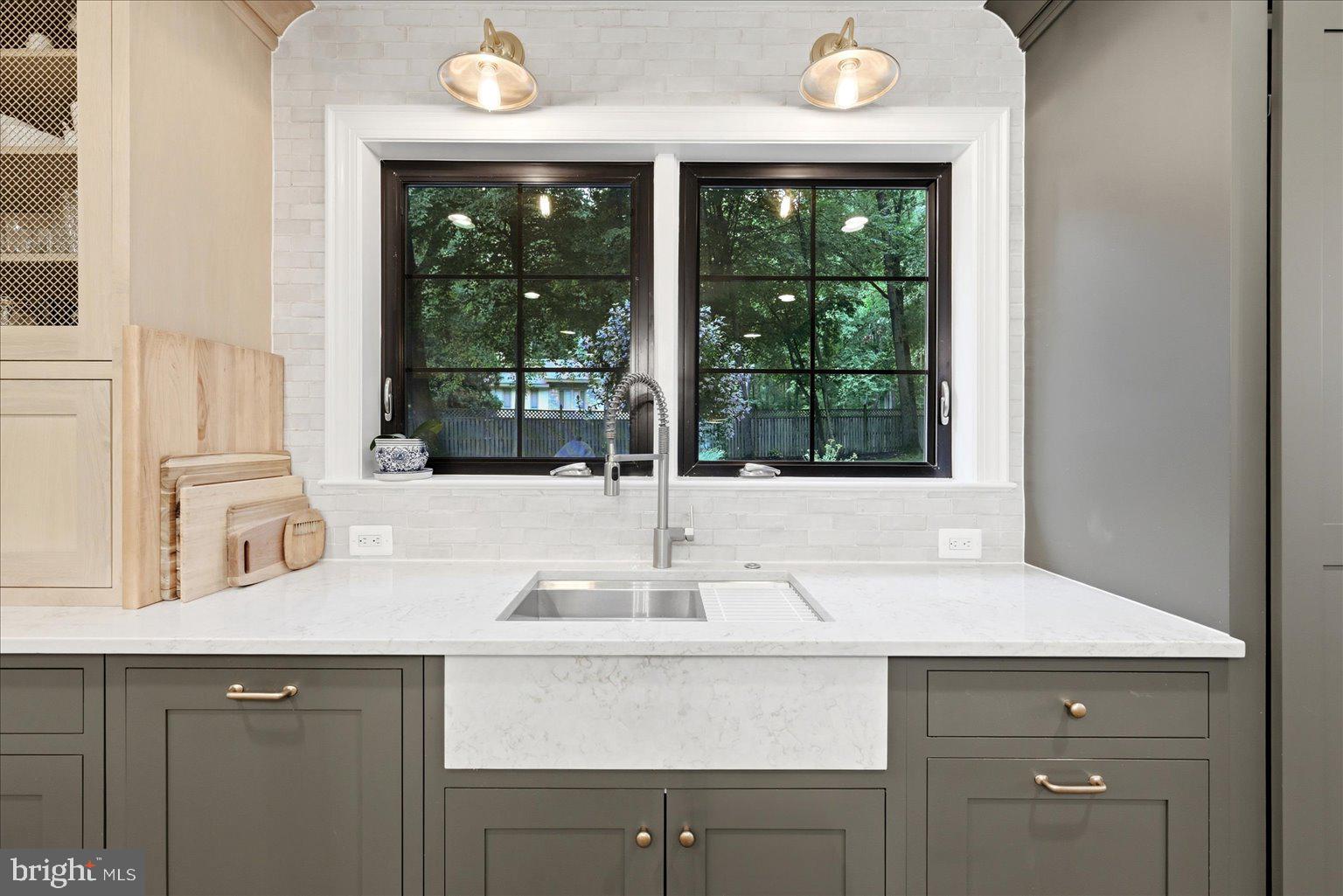 EAGLE ROCK - Residential