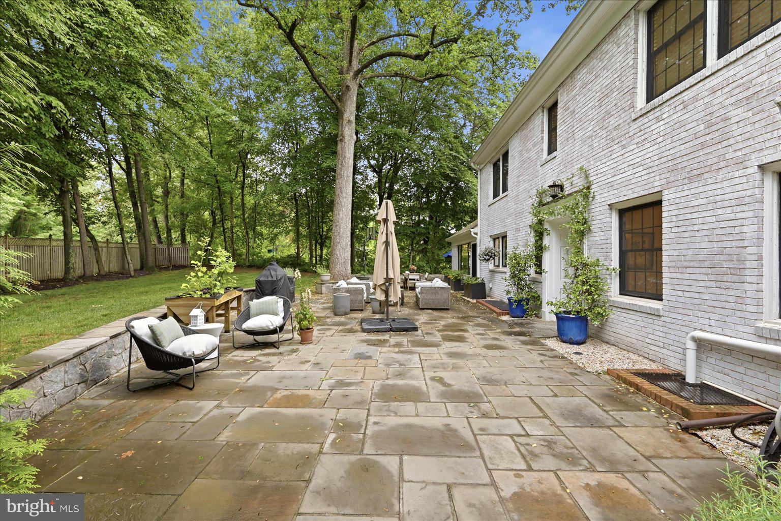 EAGLE ROCK - Residential