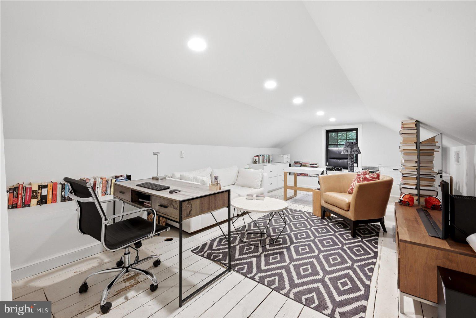 EAGLE ROCK - Residential