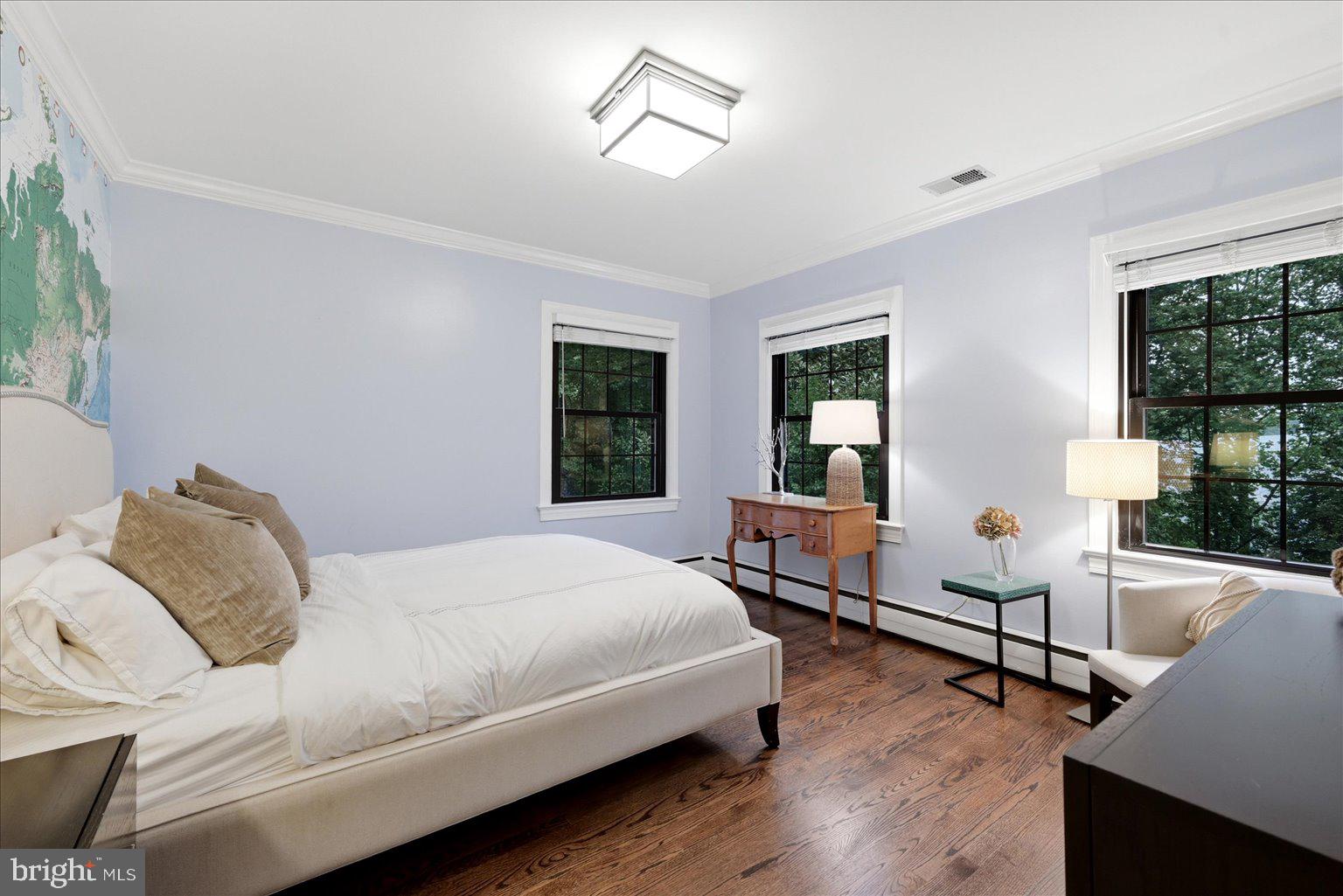 EAGLE ROCK - Residential