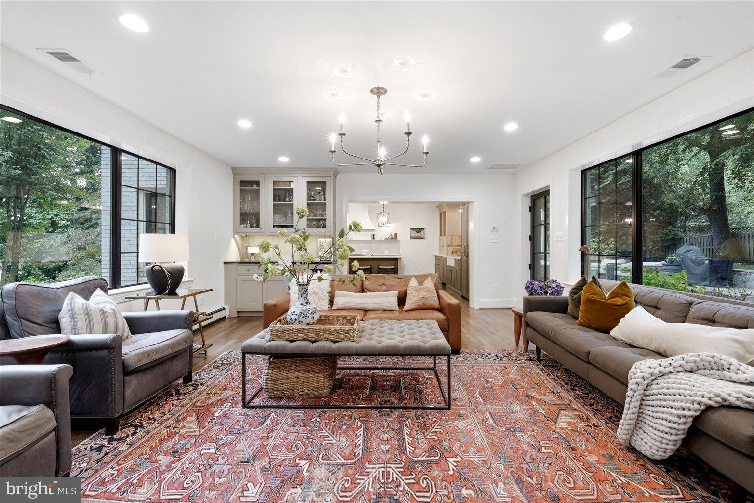 EAGLE ROCK - Residential