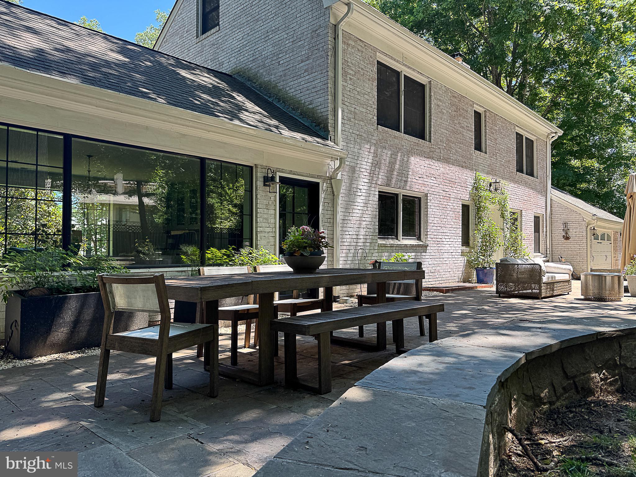 EAGLE ROCK - Residential
