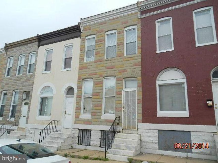 Solid Row Home boasts open floor plan, wood floors, good sized rooms, central location with easy access to downtown, shopping and Baltimore's Inner Harbor.