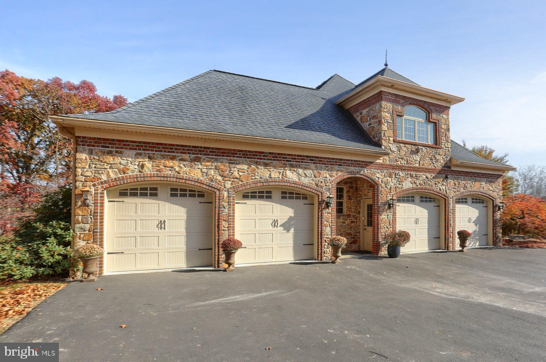 PINEHURST HILLS - Residential