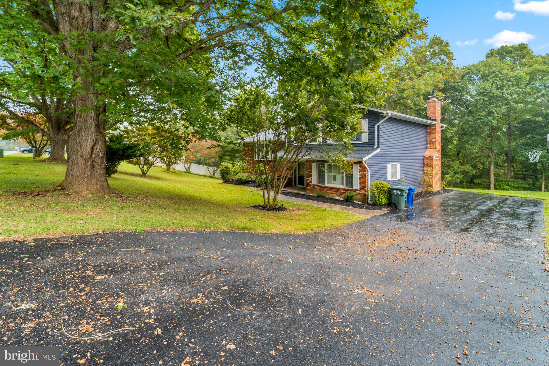 3989 ROBIN HOOD WAY