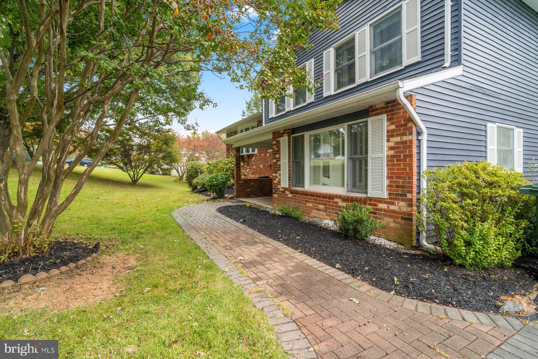 3989 ROBIN HOOD WAY