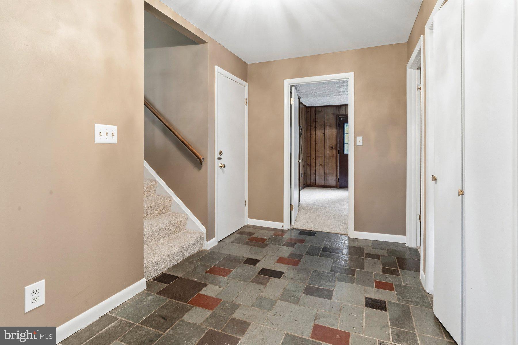 3989 ROBIN HOOD WAY