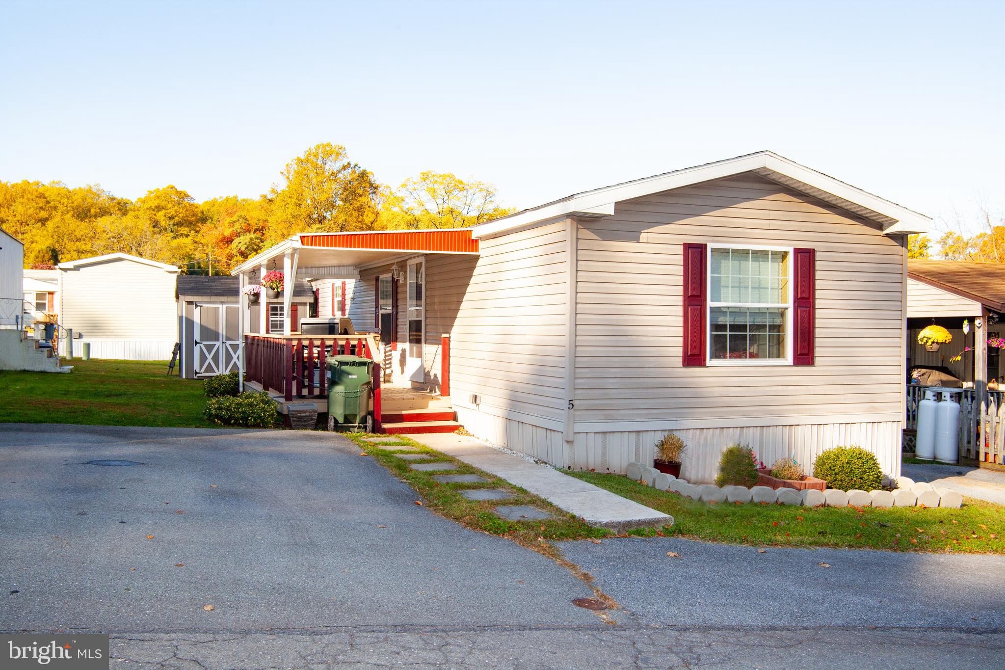 LOCUSTWOOD MHP - Residential