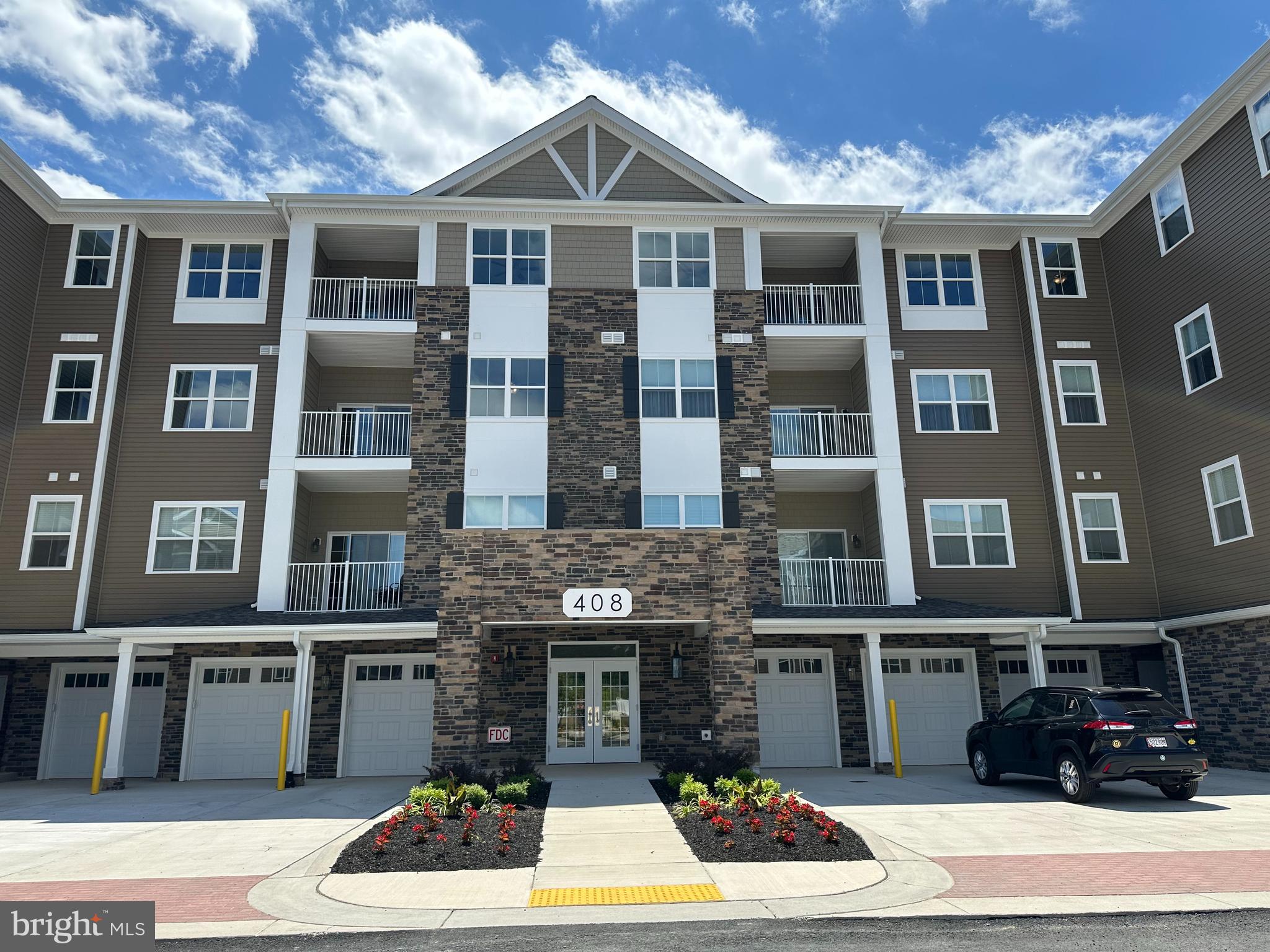 406 BOLD RULER COURT 305