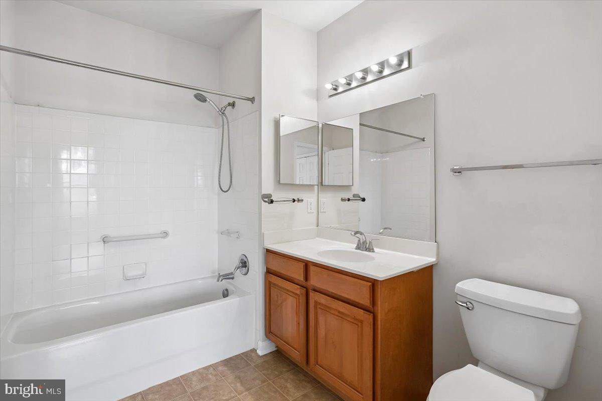 KINGS CROSSING - Residential