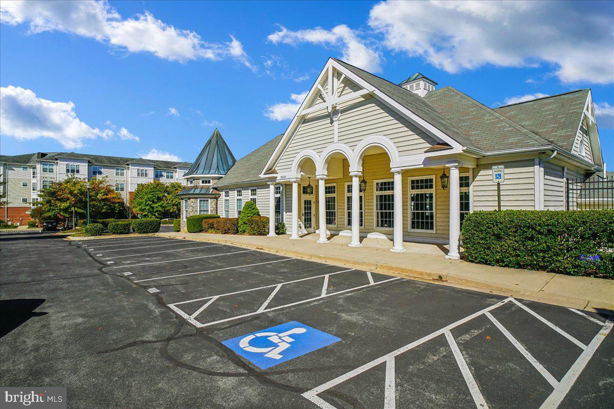 KINGS CROSSING - Residential