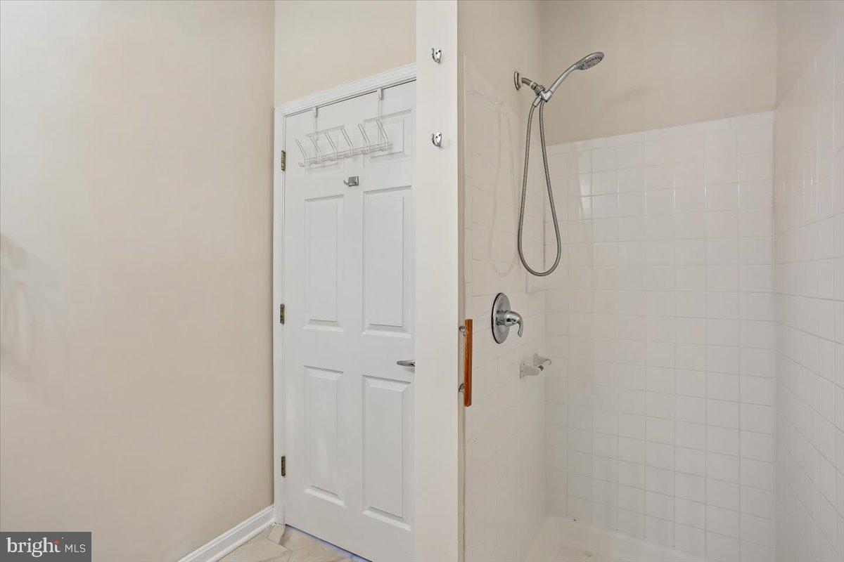 KINGS CROSSING - Residential