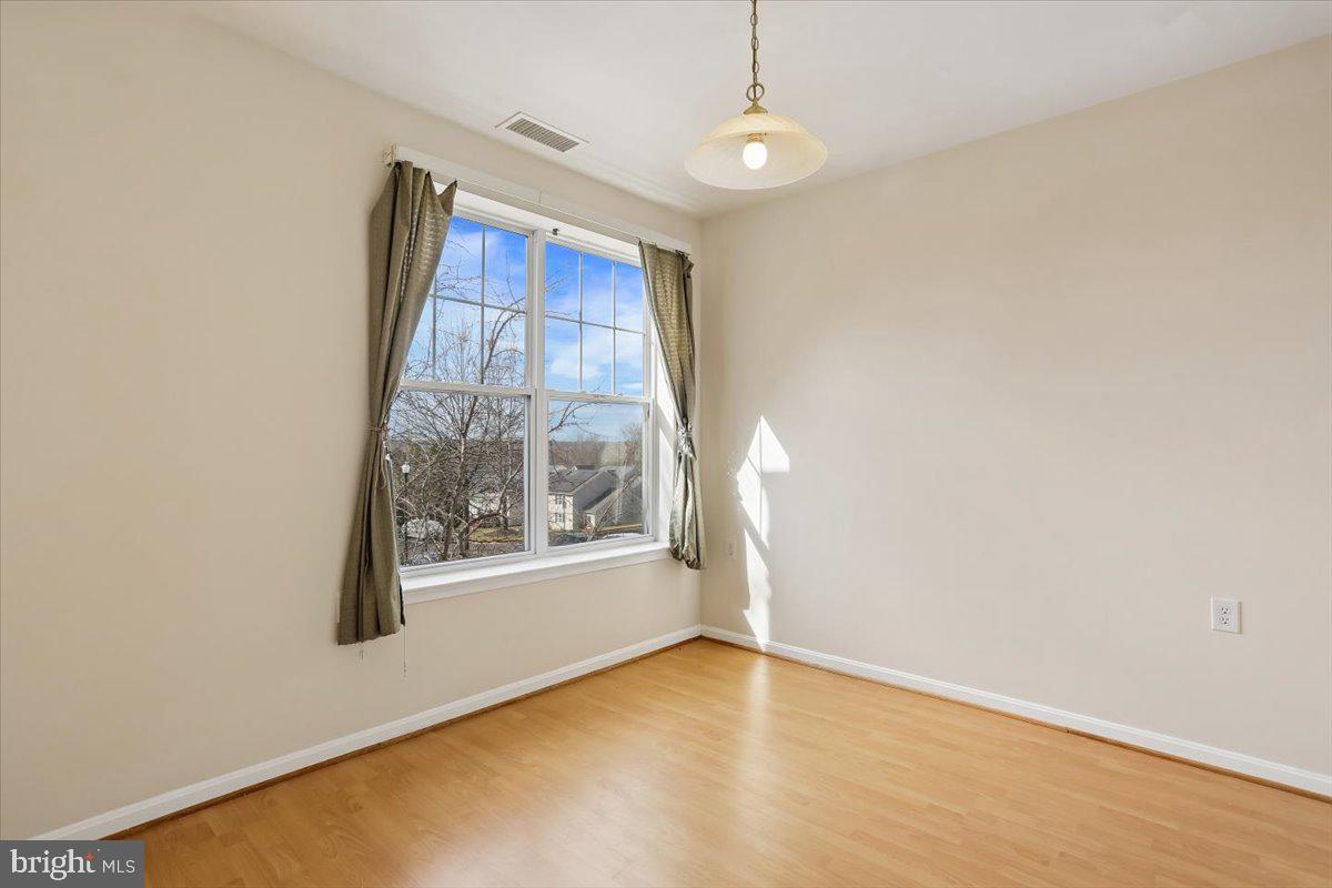 KINGS CROSSING - Residential