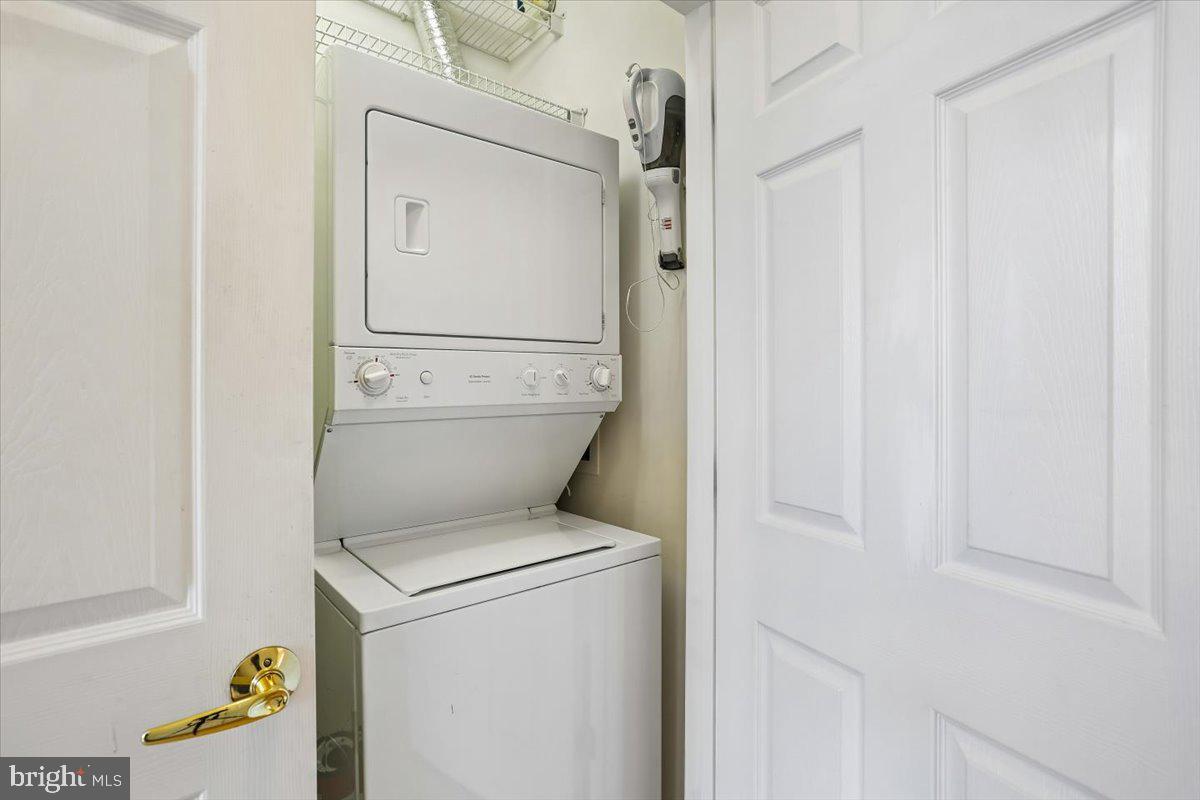 KINGS CROSSING - Residential