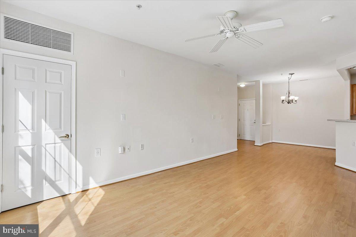 KINGS CROSSING - Residential