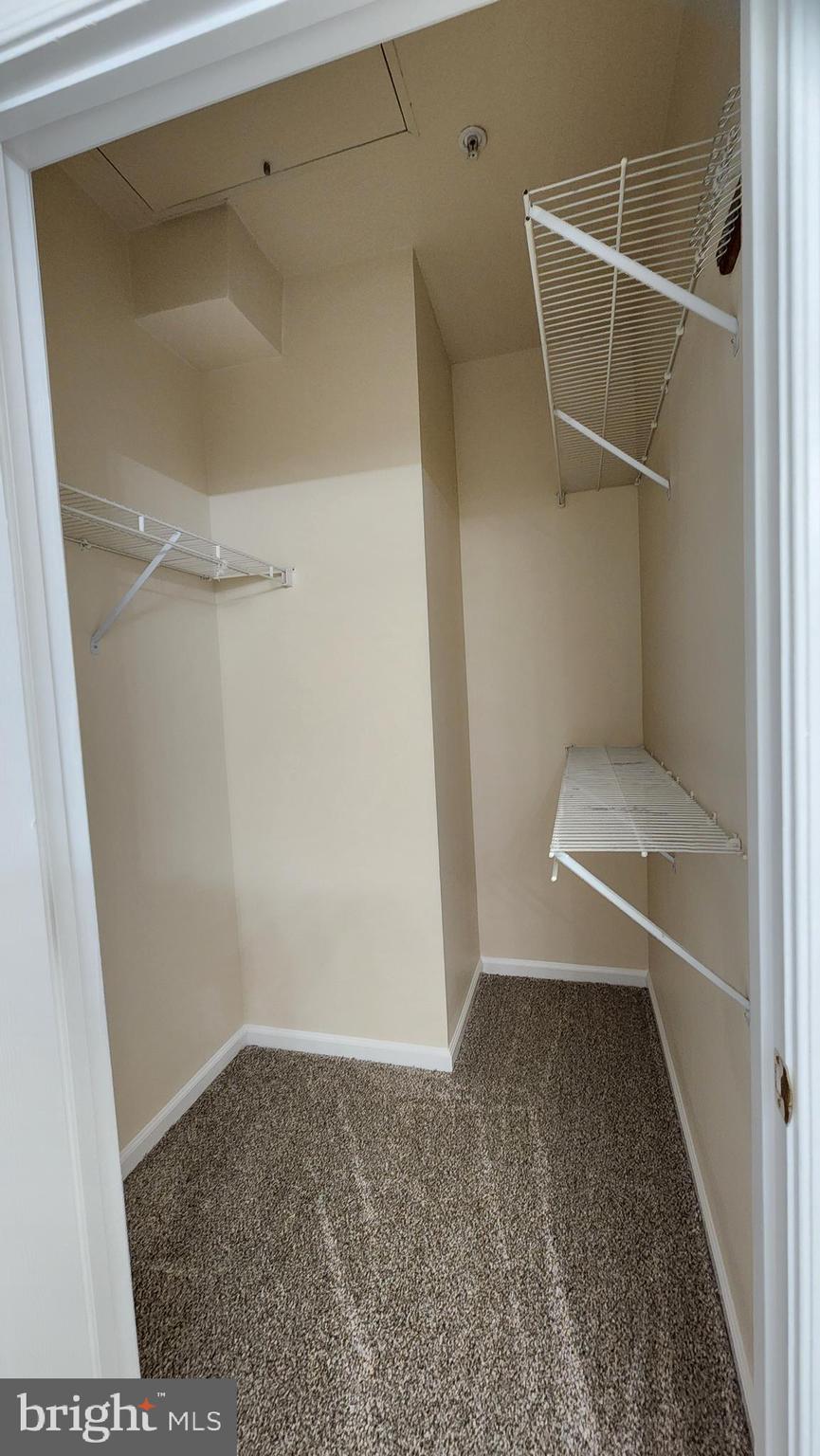 OVERLOOK CONDOMINIUM - Residential Lease