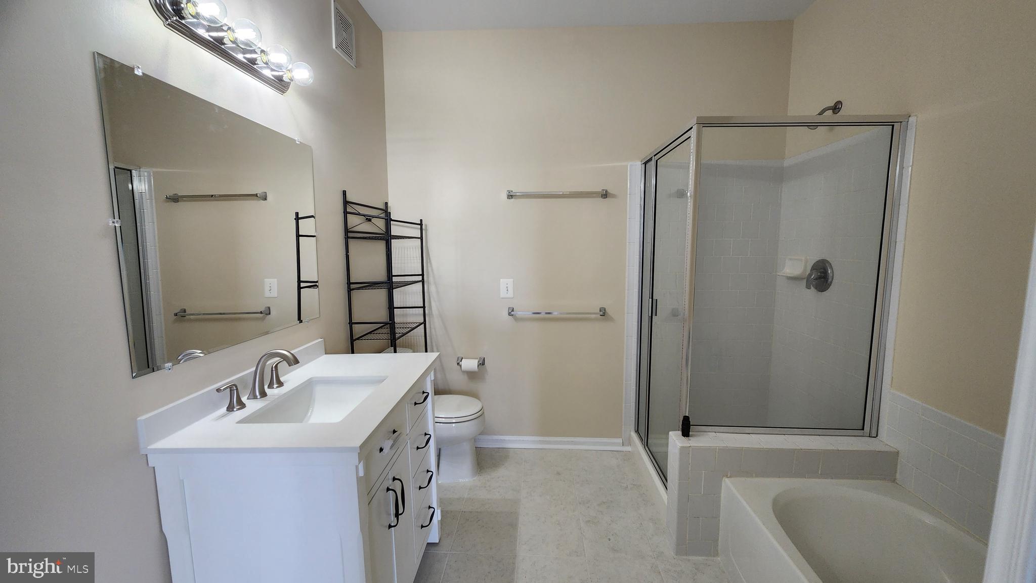 OVERLOOK CONDOMINIUM - Residential Lease