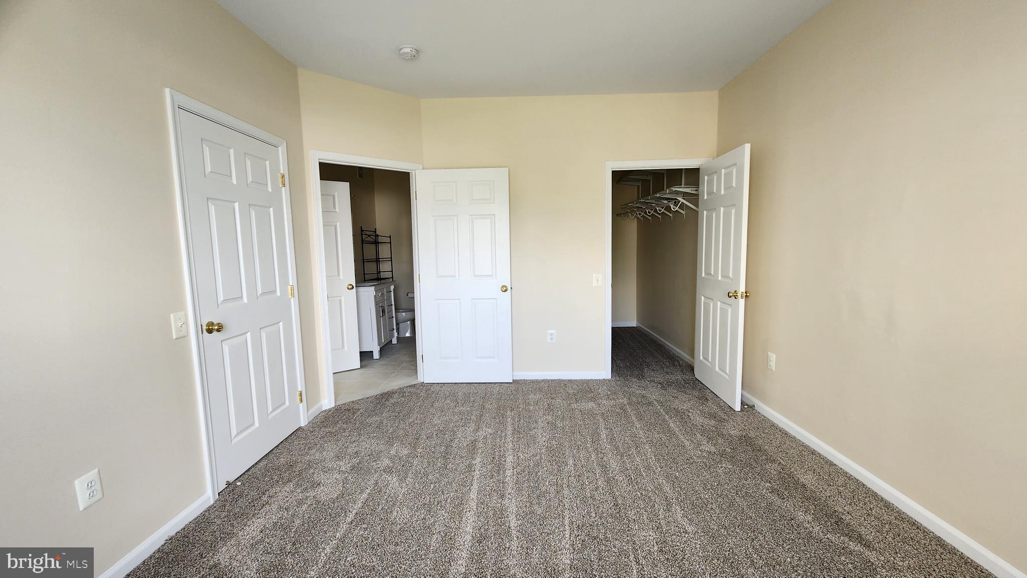 OVERLOOK CONDOMINIUM - Residential Lease