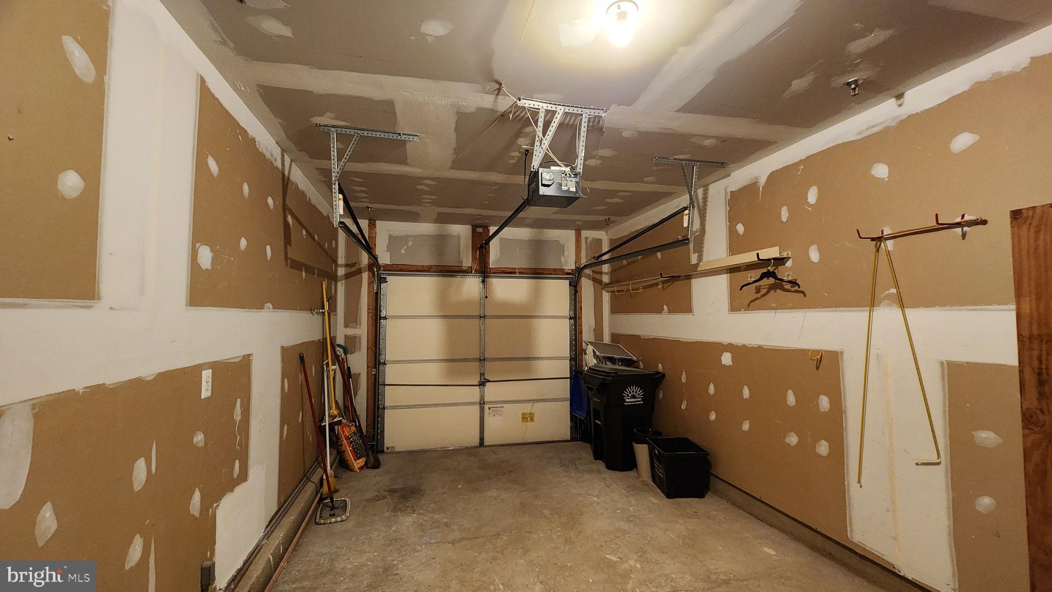 OVERLOOK CONDOMINIUM - Residential Lease