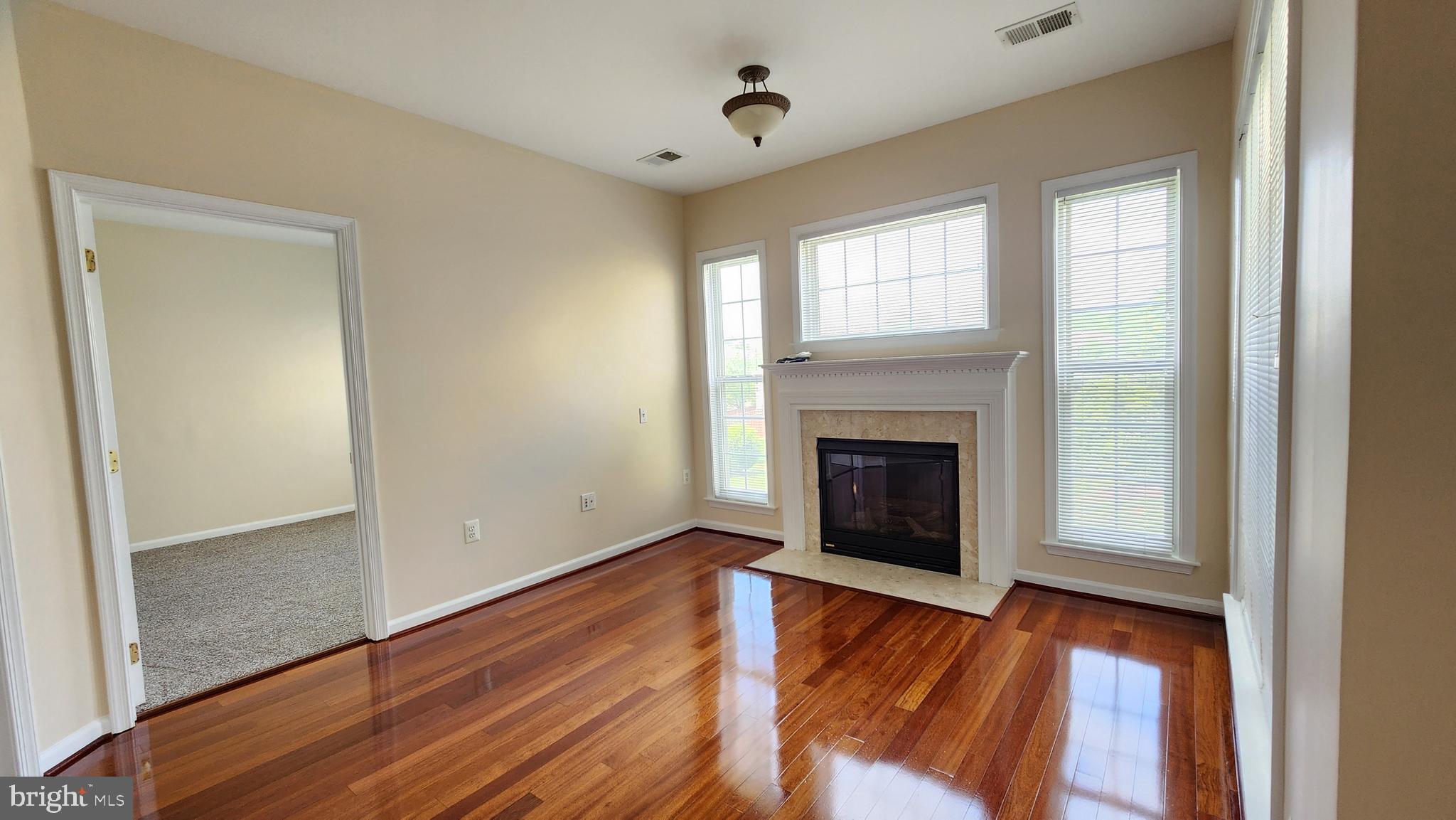 OVERLOOK CONDOMINIUM - Residential Lease