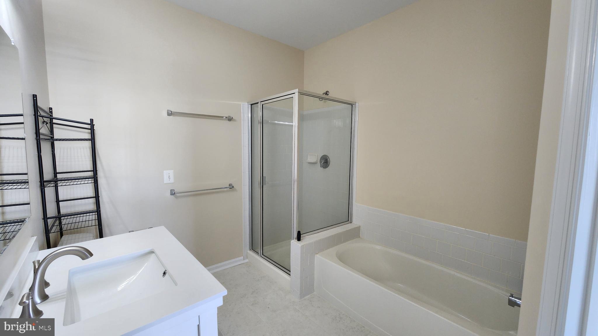 OVERLOOK CONDOMINIUM - Residential Lease