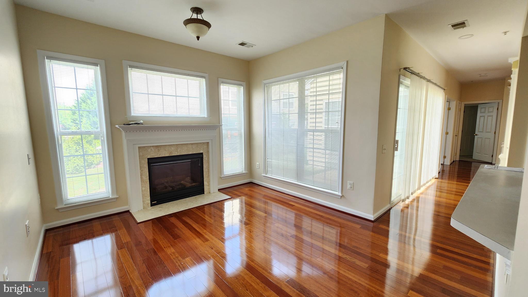 OVERLOOK CONDOMINIUM - Residential Lease