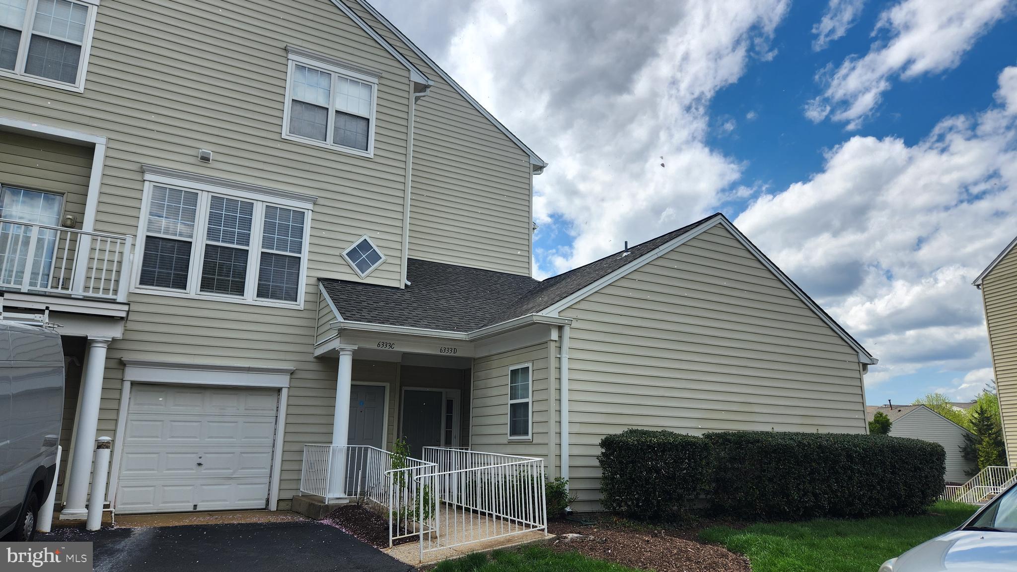 OVERLOOK CONDOMINIUM - Residential Lease