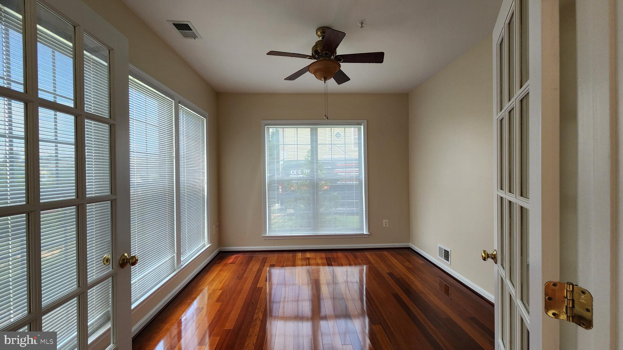 OVERLOOK CONDOMINIUM - Residential Lease