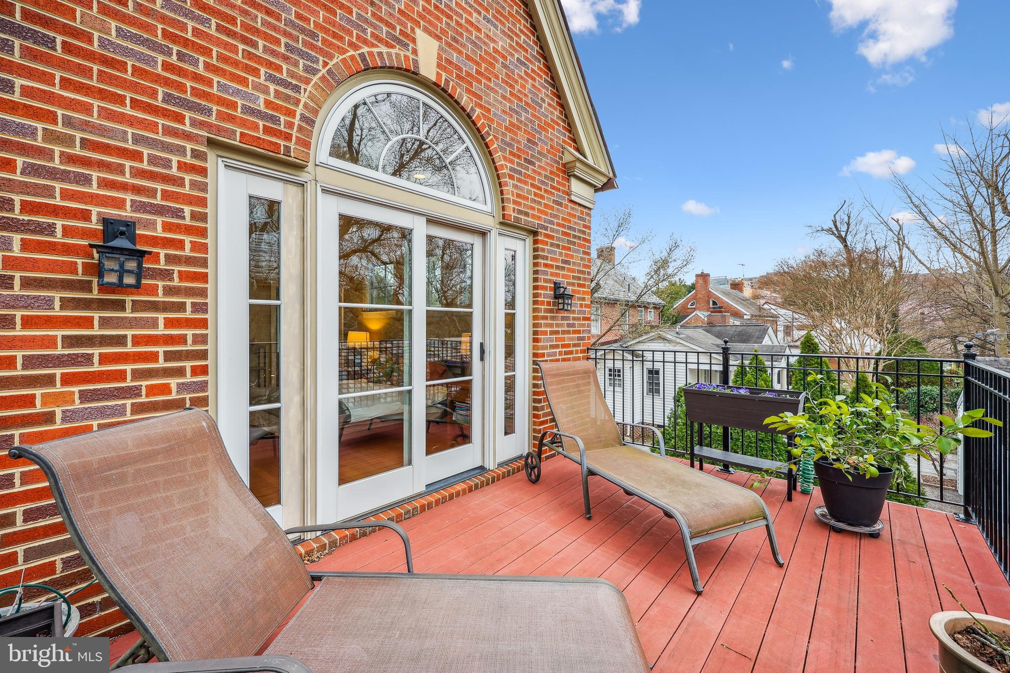 WOODSIDE PARK - Residential