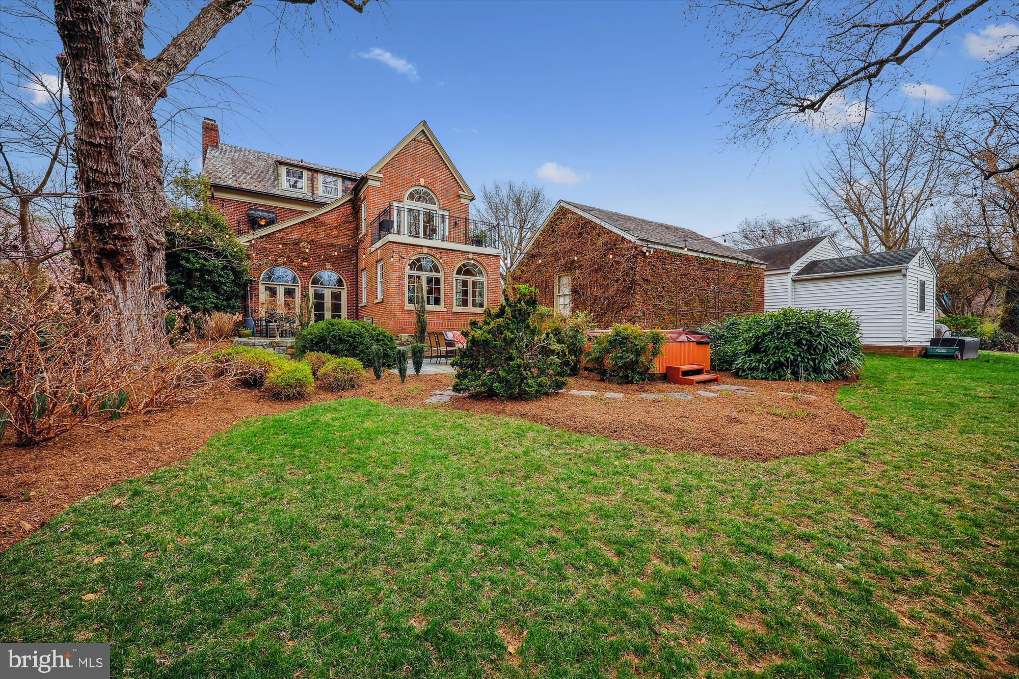 WOODSIDE PARK - Residential