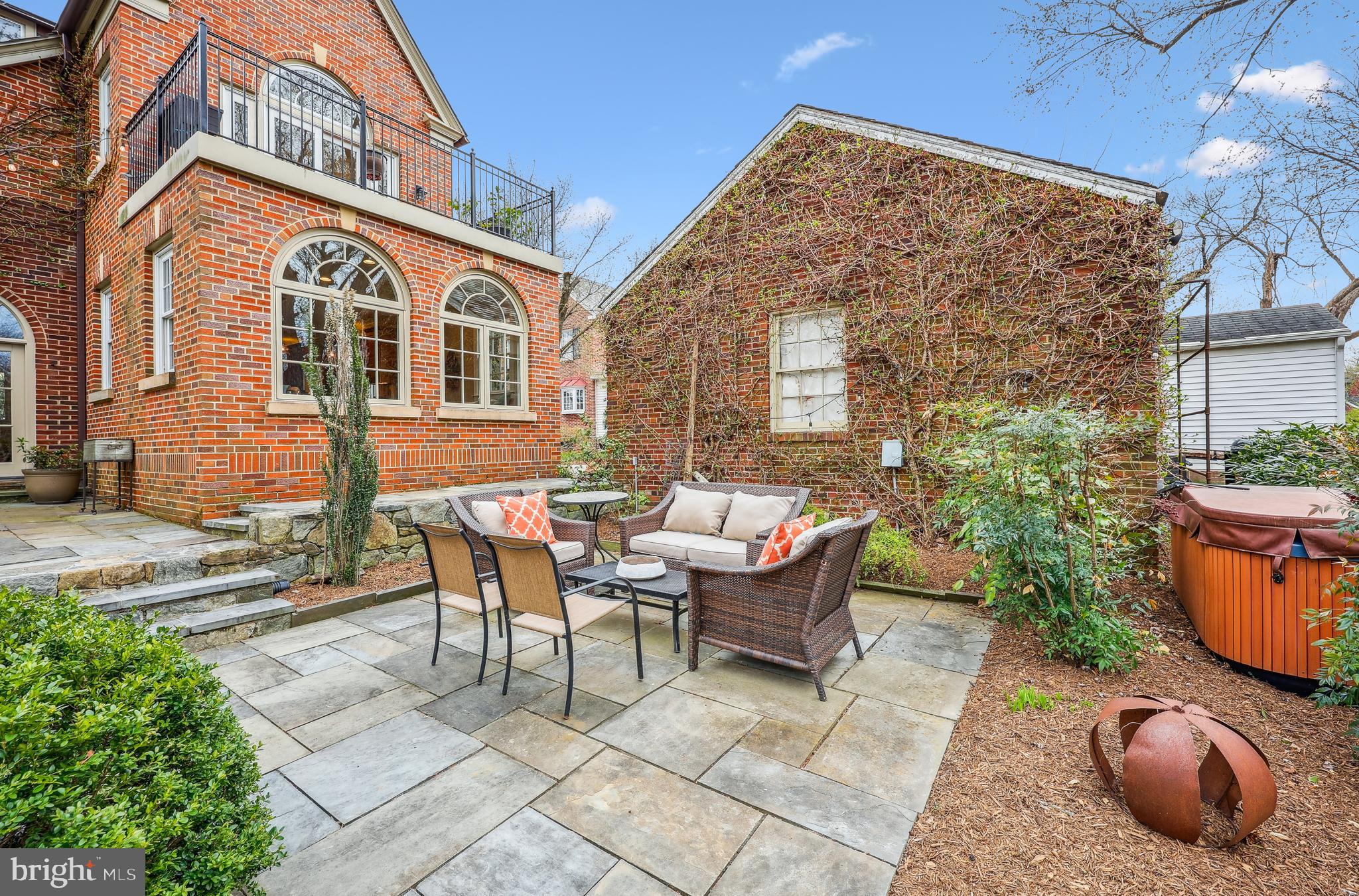 WOODSIDE PARK - Residential