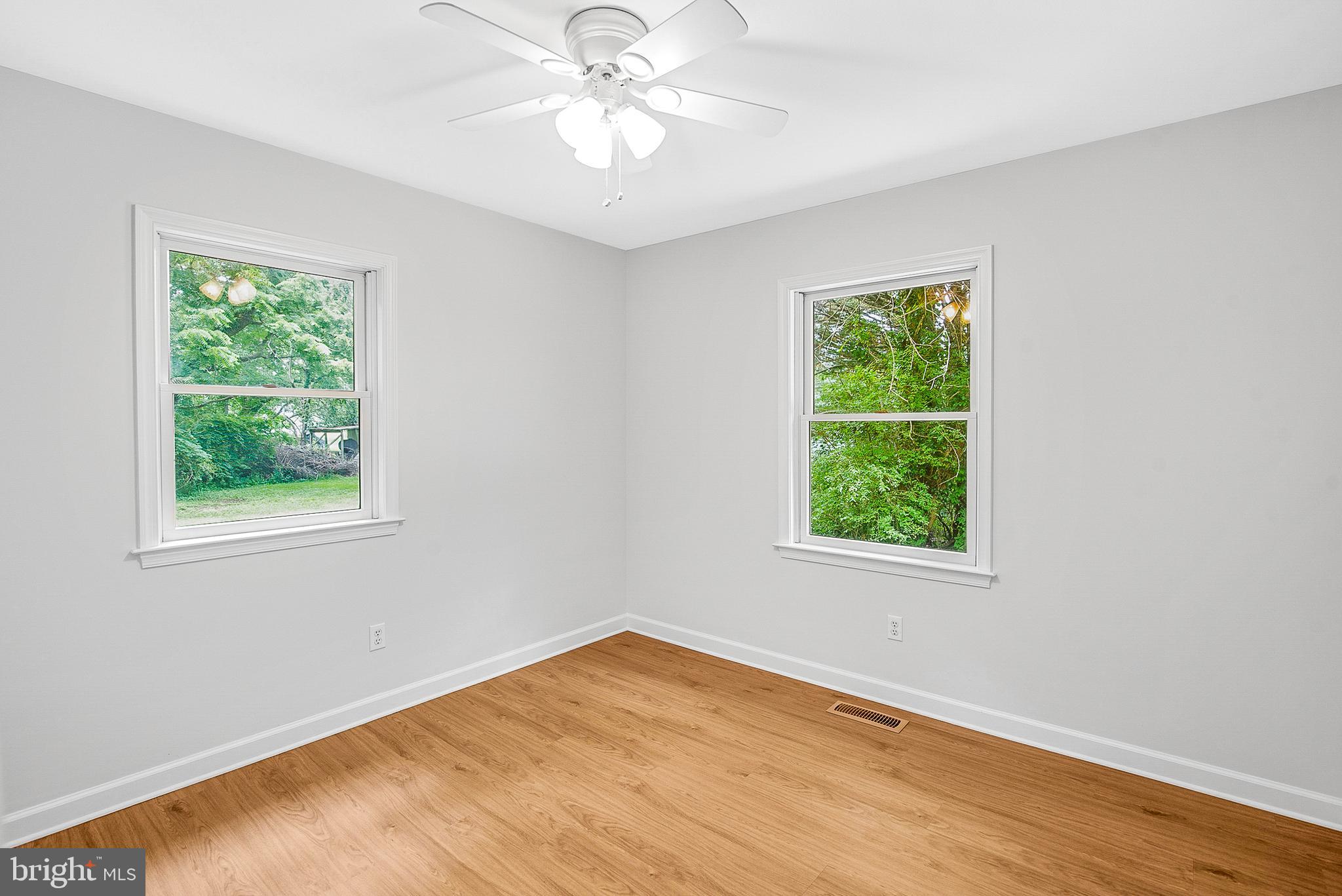 ROYAL ACRES - Residential Lease