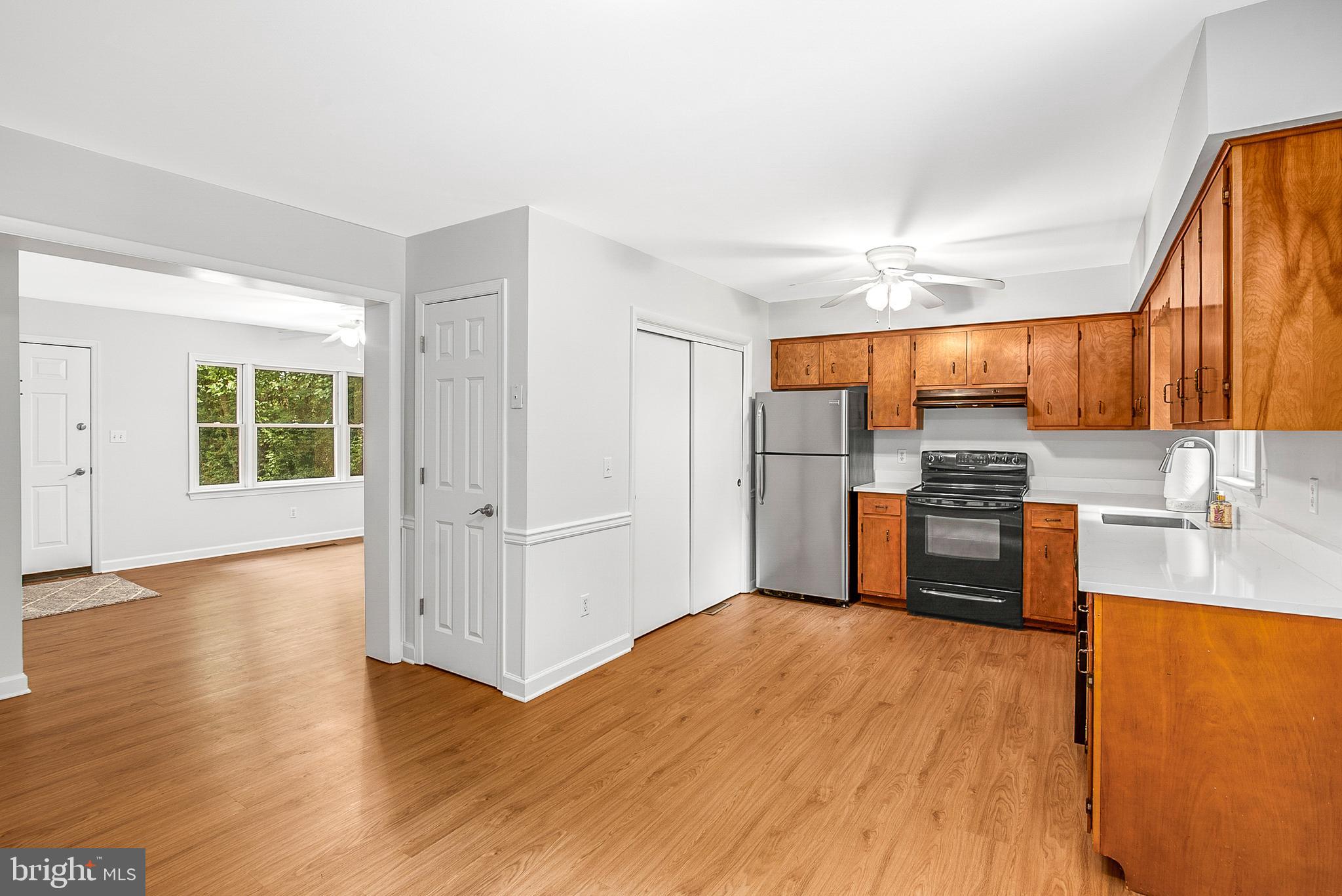 ROYAL ACRES - Residential Lease