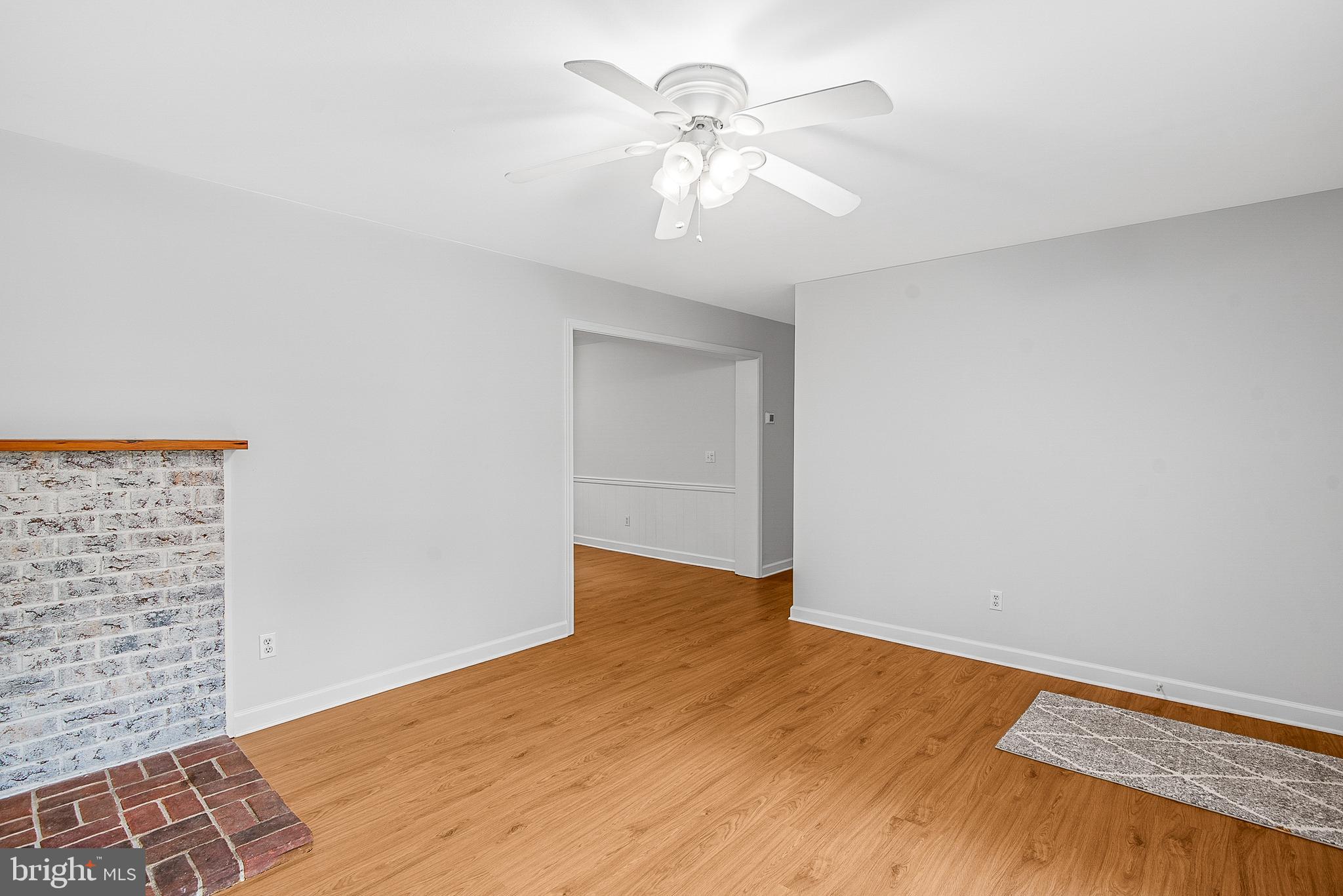 ROYAL ACRES - Residential Lease