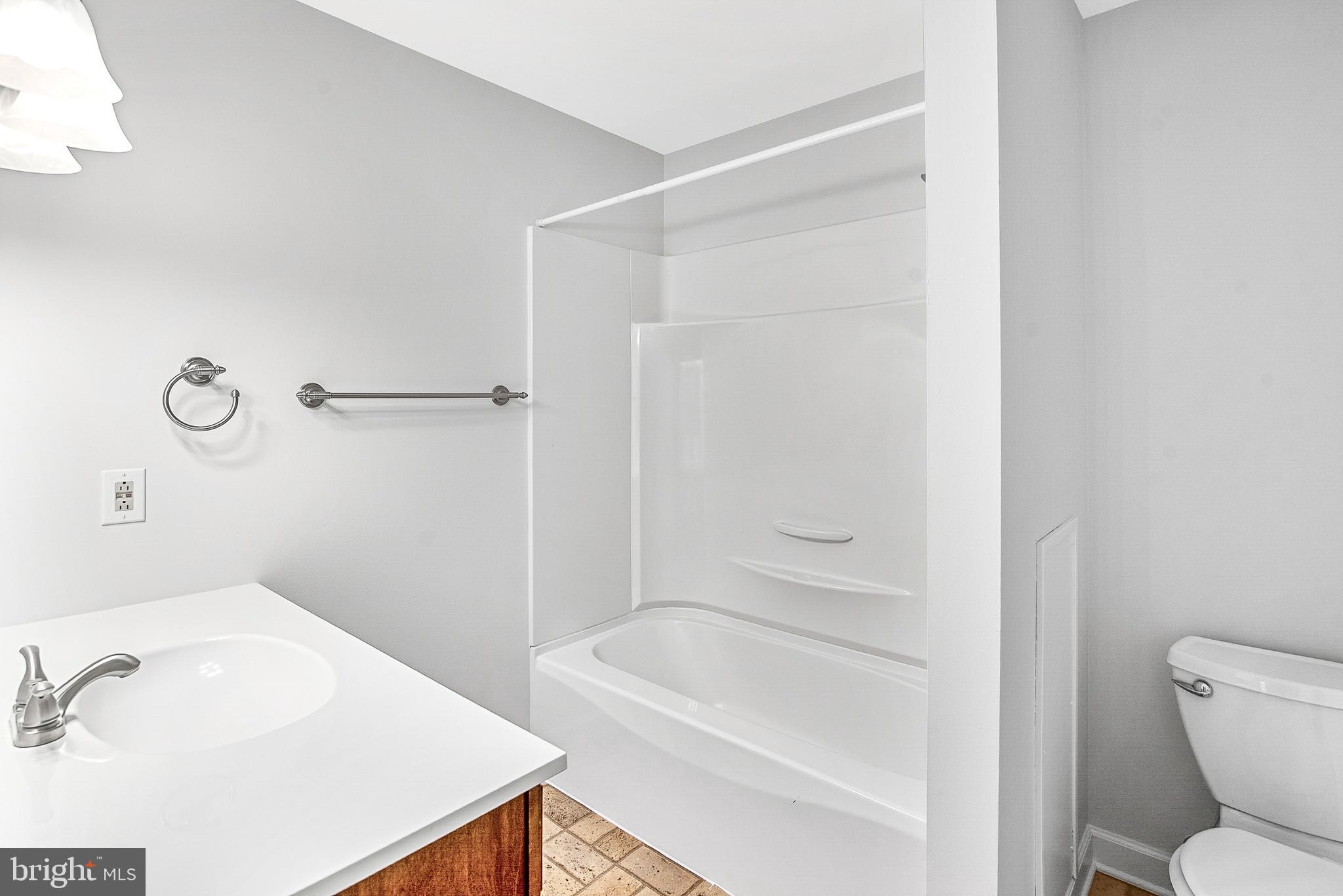 ROYAL ACRES - Residential Lease