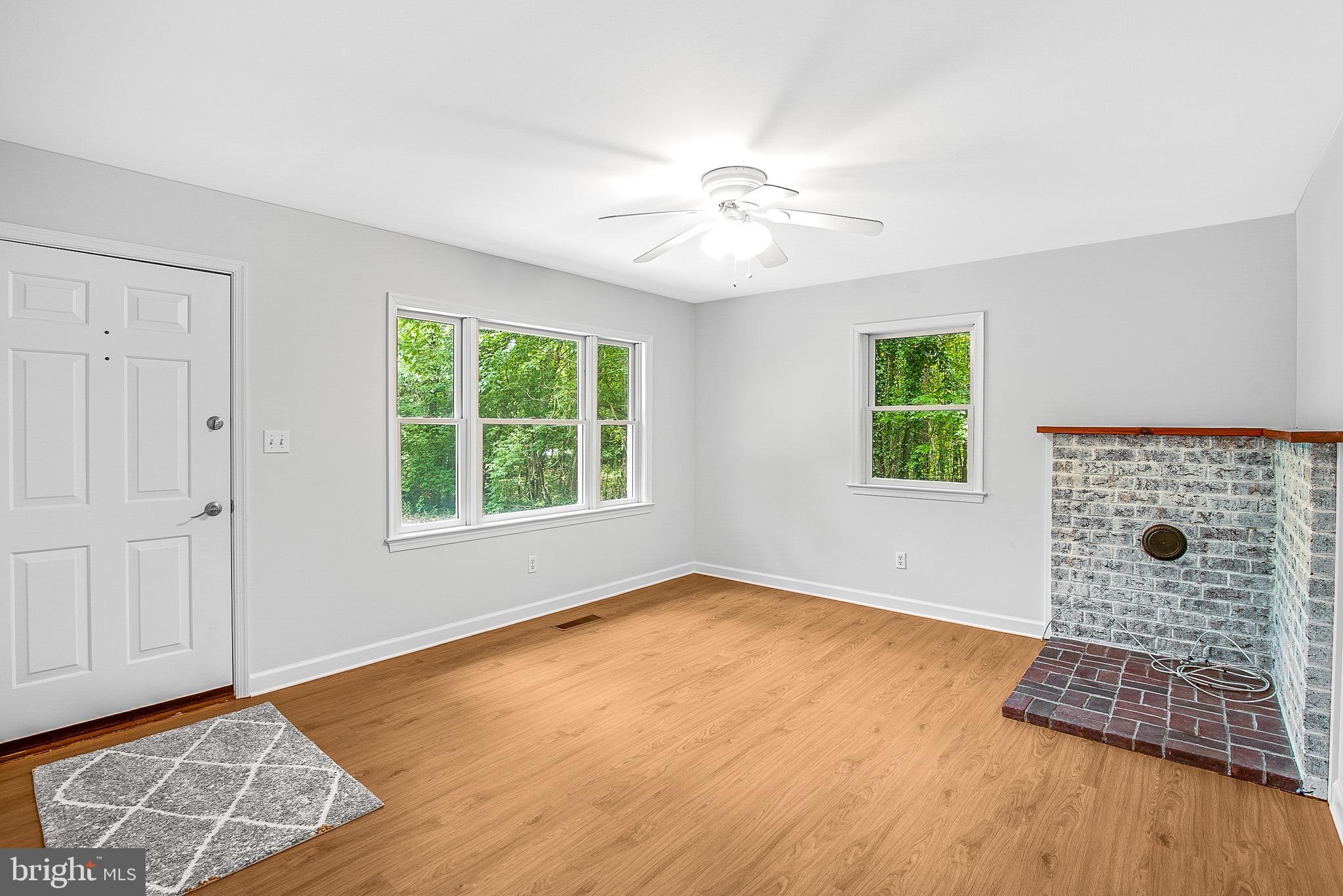 ROYAL ACRES - Residential Lease