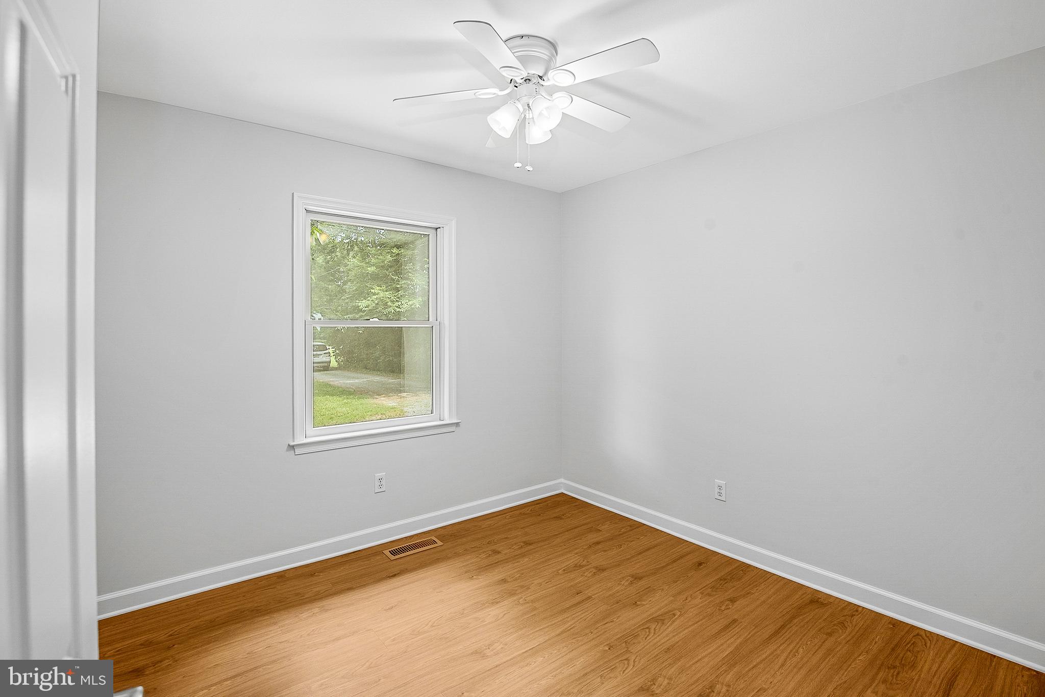 ROYAL ACRES - Residential Lease