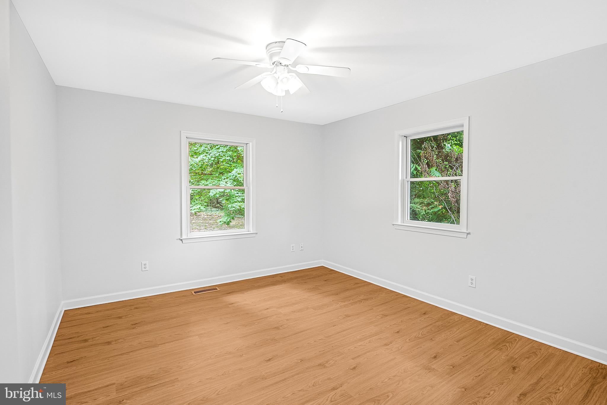 ROYAL ACRES - Residential Lease