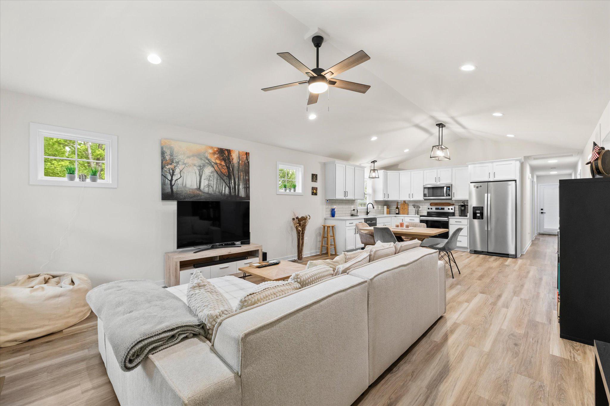 1274 HOLLY VISTA DRIVE