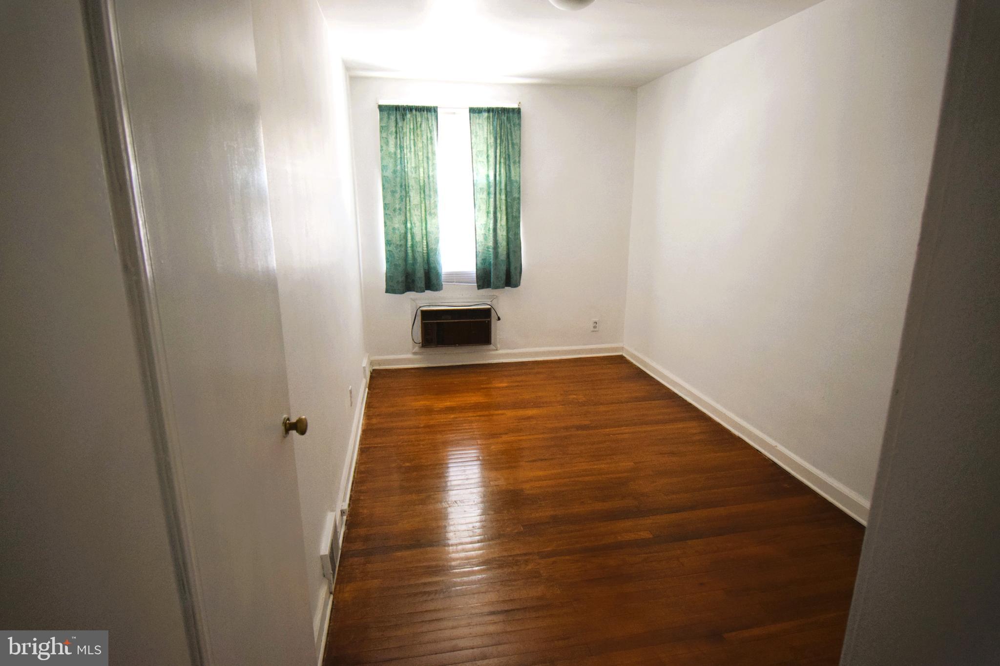 EAST OAK LANE - Residential