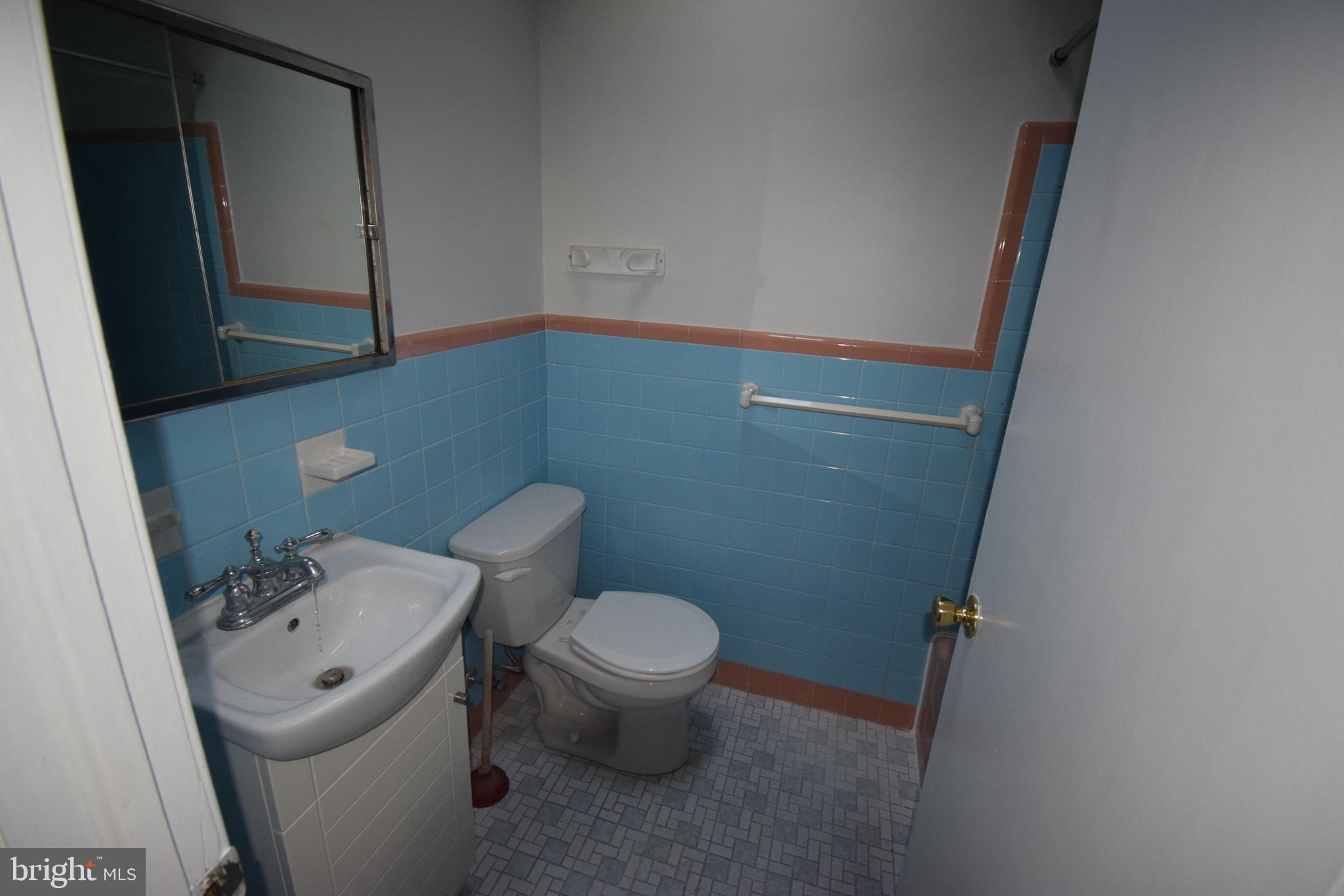 EAST OAK LANE - Residential