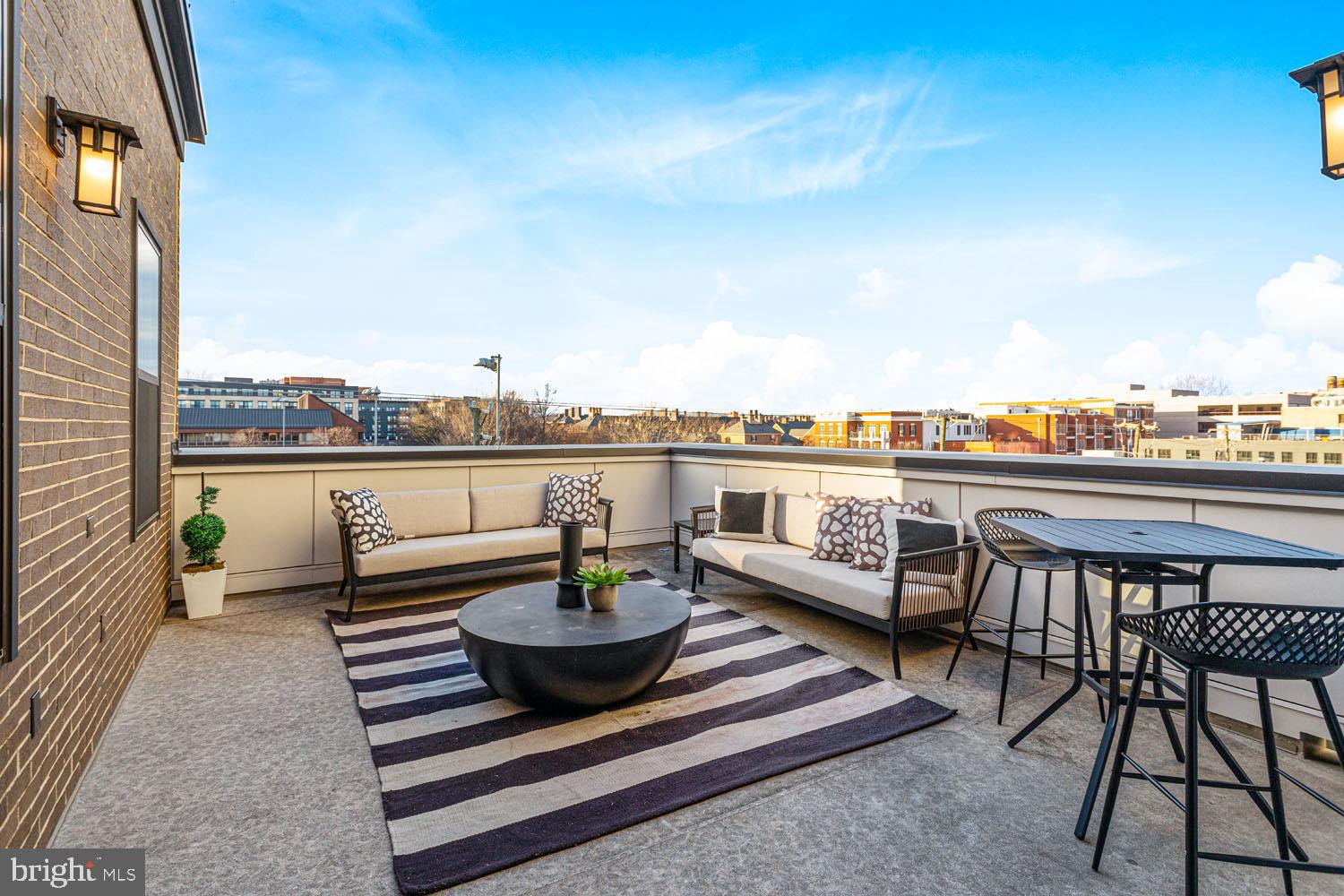 OLD TOWN ALEXANDRIA - Residential