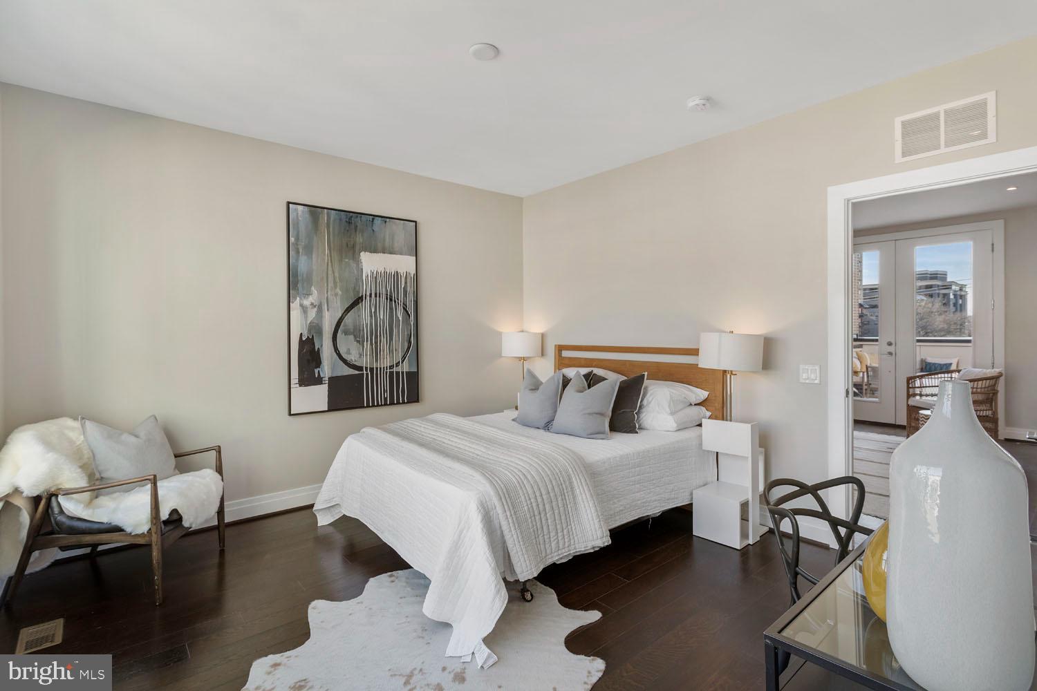 OLD TOWN ALEXANDRIA - Residential