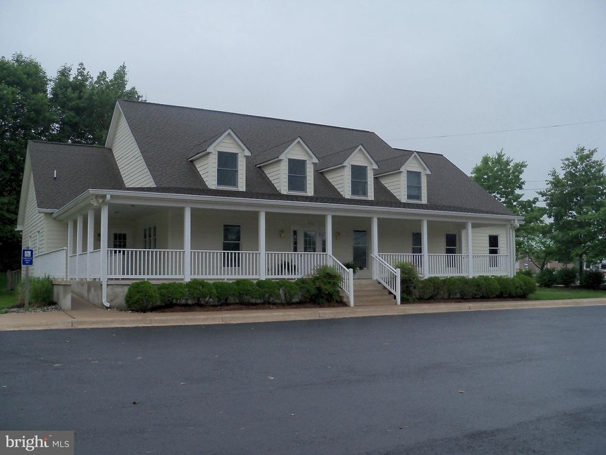 Ideally located small office space in Warrenton on the by-pass. Break room shared with 3 other offices.
Tenant pays $50.00 plus the rent per month for utilities.  This unit was set up as a small hair cutting suite and can be used for that again.