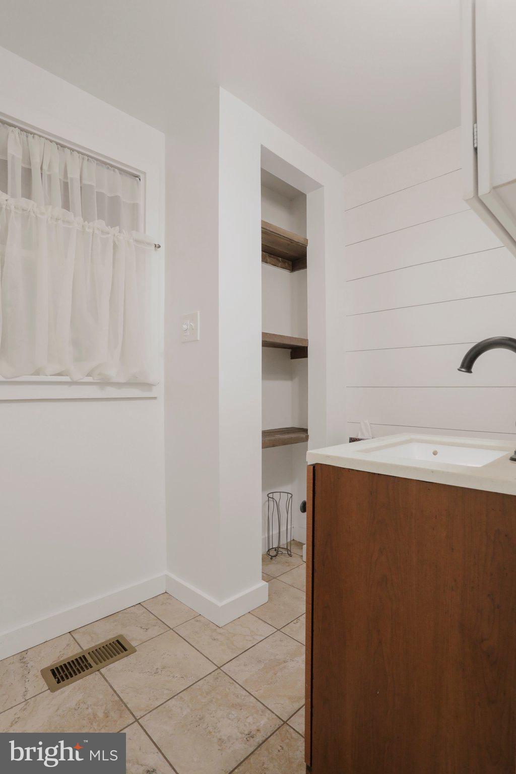 MIDDLETOWN - Residential