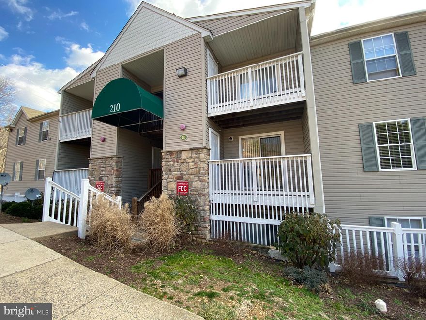 Charming 2 bedroom apartment, centrally located. Features large, open living & dining area with walk in kitchen. 2 bedrooms and 2 full baths. Minutes from 95, Quantico, commuter lots & much more! Professionally cleaned & ready for move-in! Only 1 small dog considered as pet.  Washer/ dryer provided as-is